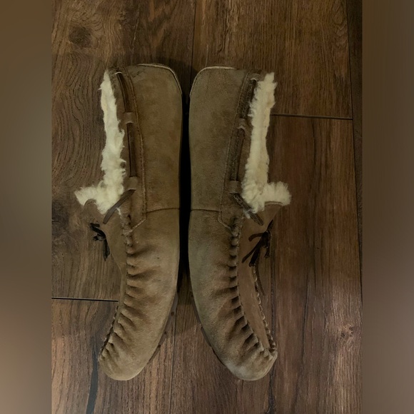 Women’s Size 9 UGG Slippers in Chestnut Color. - Picture 4 of 9